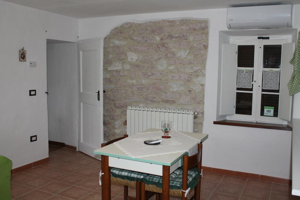 B&B Il Poggetto Serra SantʼAbbondio Pokoj fotografie